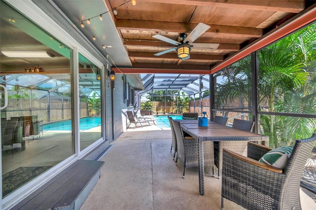 Под контрактом: $484,900 (3 спален, 2 ванн, 1580 Квадратных фут)