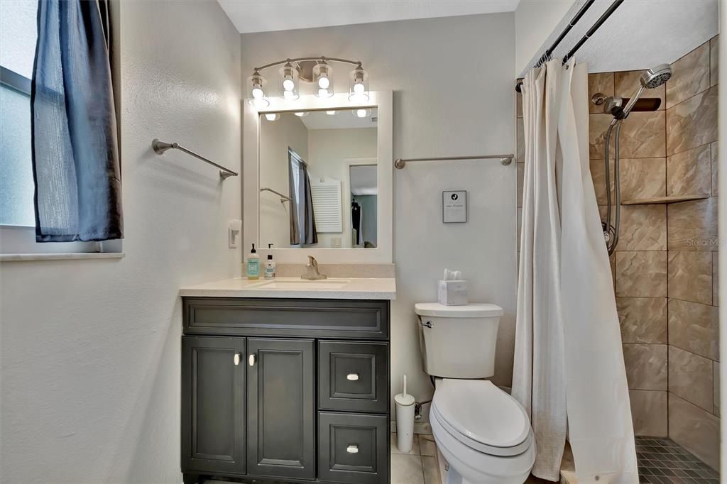 Под контрактом: $484,900 (3 спален, 2 ванн, 1580 Квадратных фут)