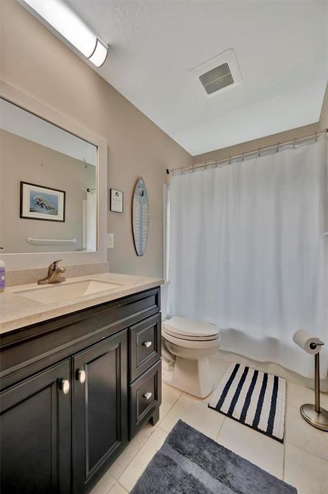 Под контрактом: $484,900 (3 спален, 2 ванн, 1580 Квадратных фут)