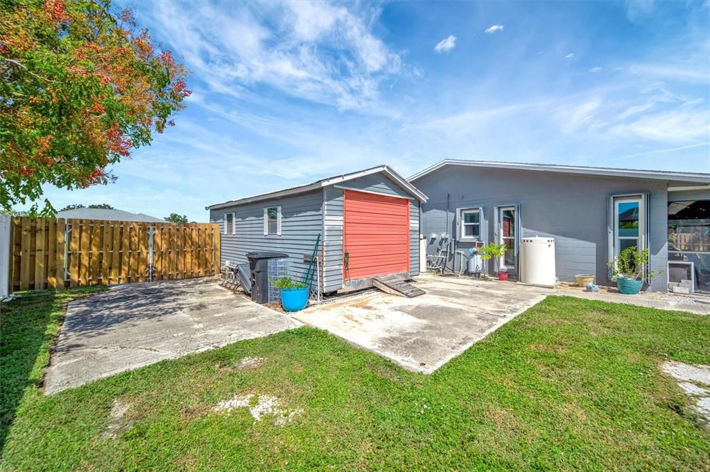 Под контрактом: $484,900 (3 спален, 2 ванн, 1580 Квадратных фут)