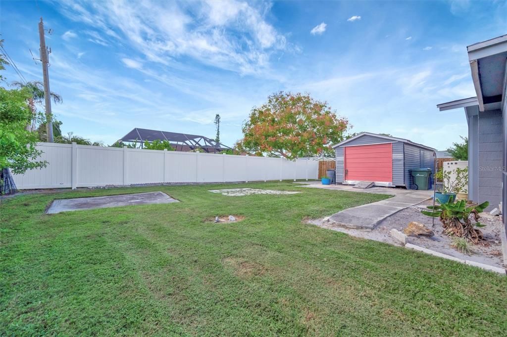 Под контрактом: $484,900 (3 спален, 2 ванн, 1580 Квадратных фут)