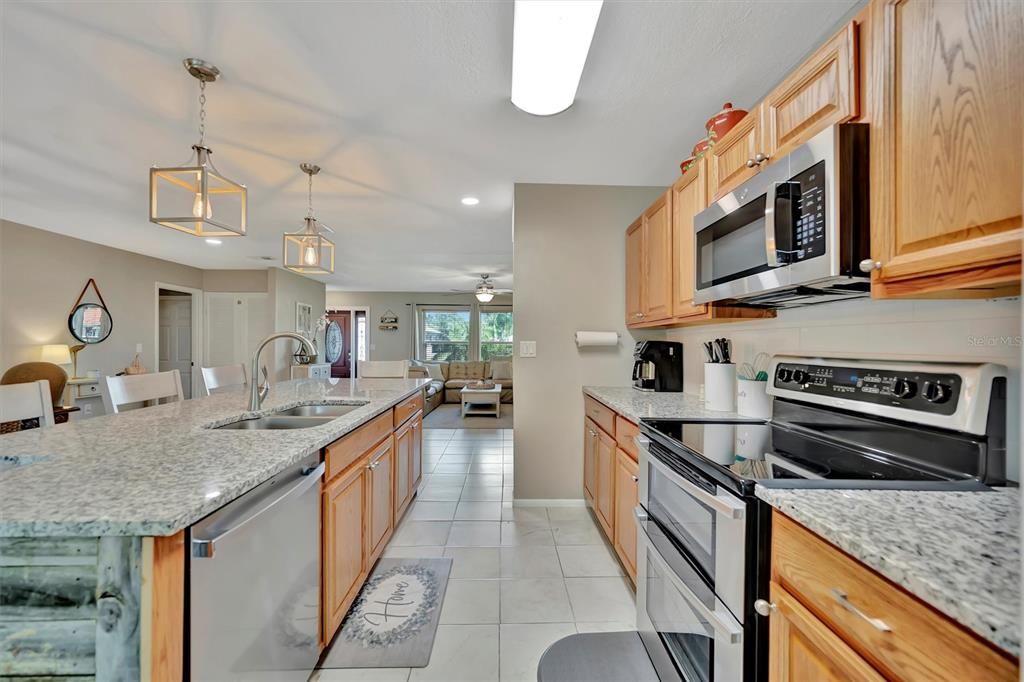 Под контрактом: $484,900 (3 спален, 2 ванн, 1580 Квадратных фут)