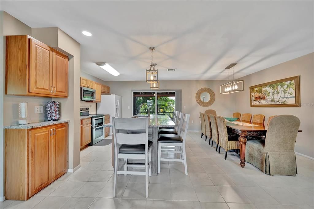 Под контрактом: $484,900 (3 спален, 2 ванн, 1580 Квадратных фут)