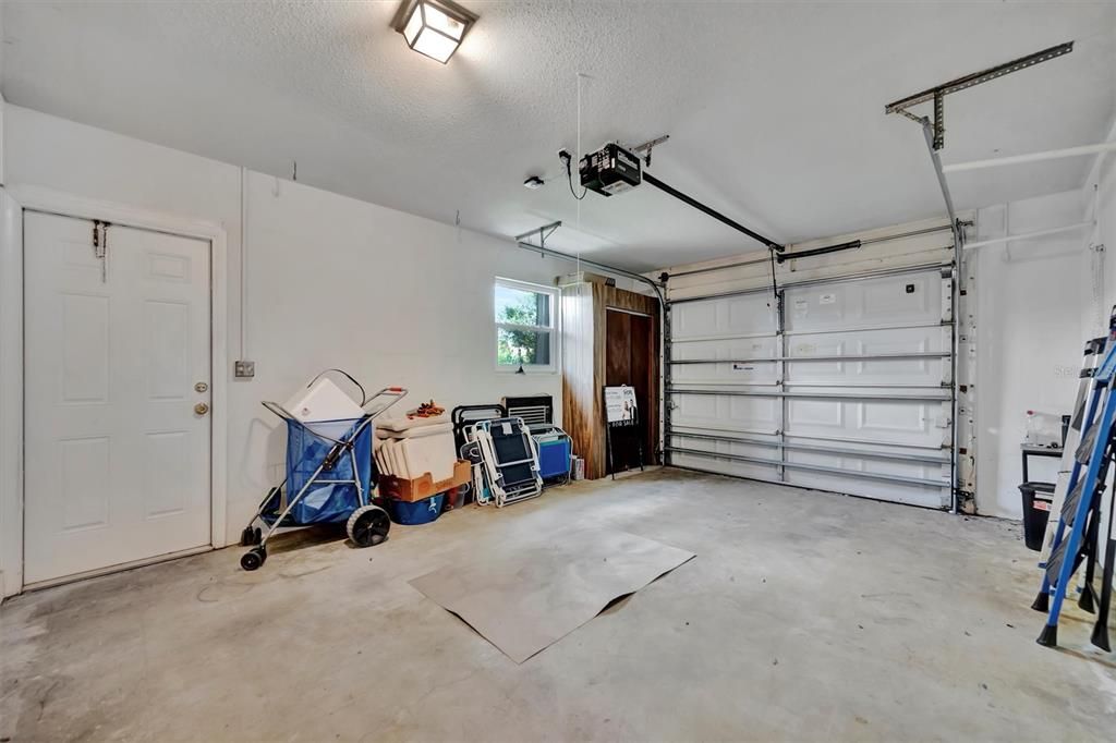 Под контрактом: $484,900 (3 спален, 2 ванн, 1580 Квадратных фут)