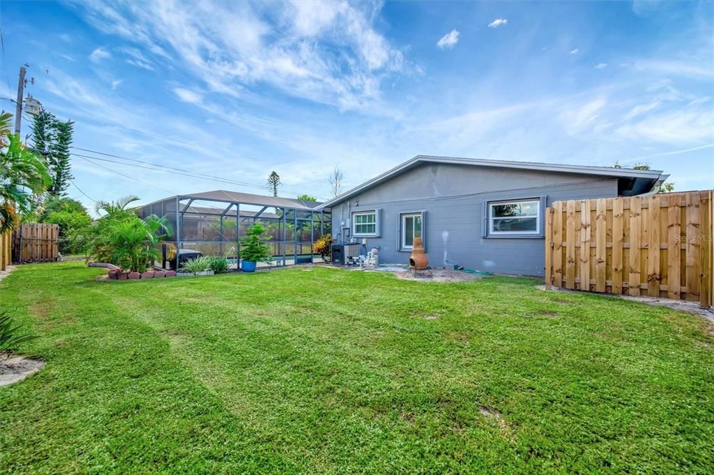 Под контрактом: $484,900 (3 спален, 2 ванн, 1580 Квадратных фут)