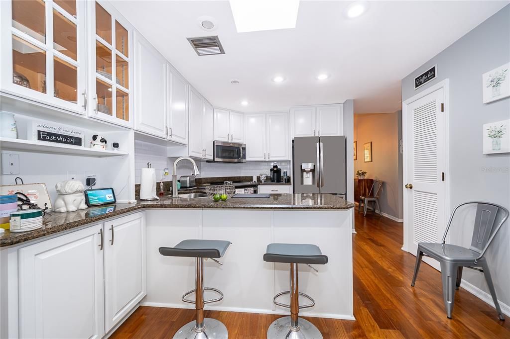 На продажу: $739,000 (4 спален, 2 ванн, 2500 Квадратных фут)