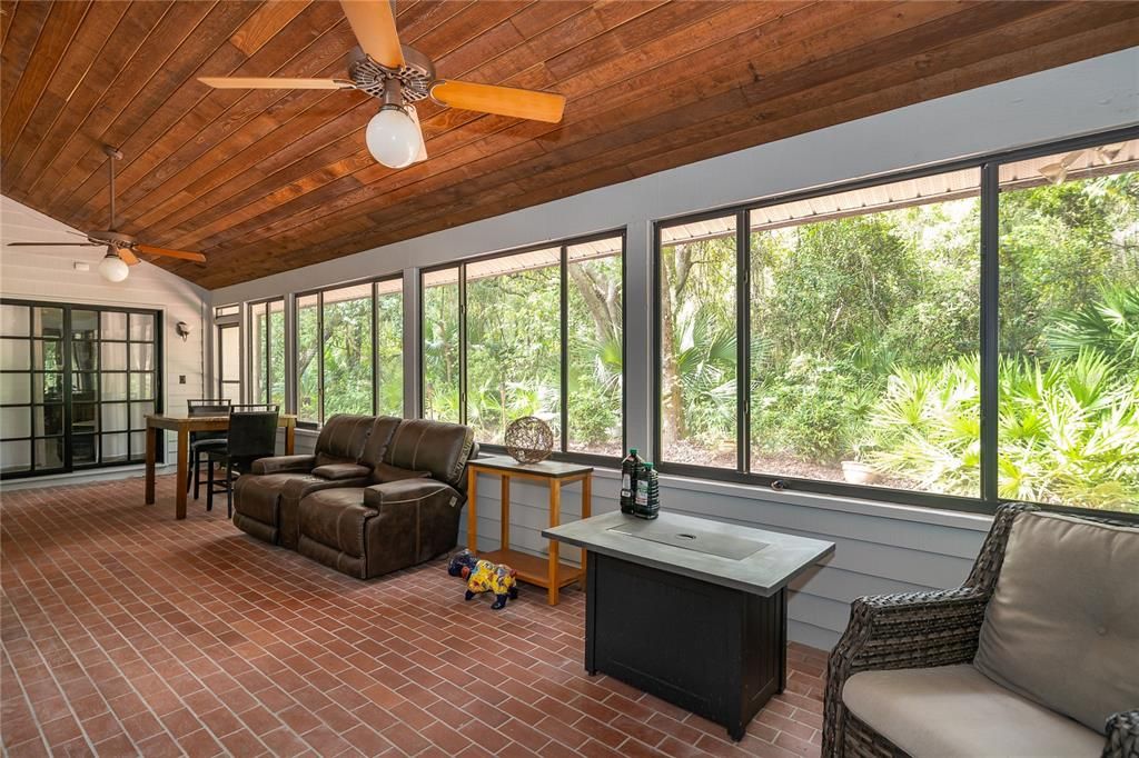 На продажу: $739,000 (4 спален, 2 ванн, 2500 Квадратных фут)