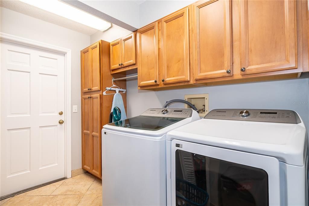 На продажу: $739,000 (4 спален, 2 ванн, 2500 Квадратных фут)