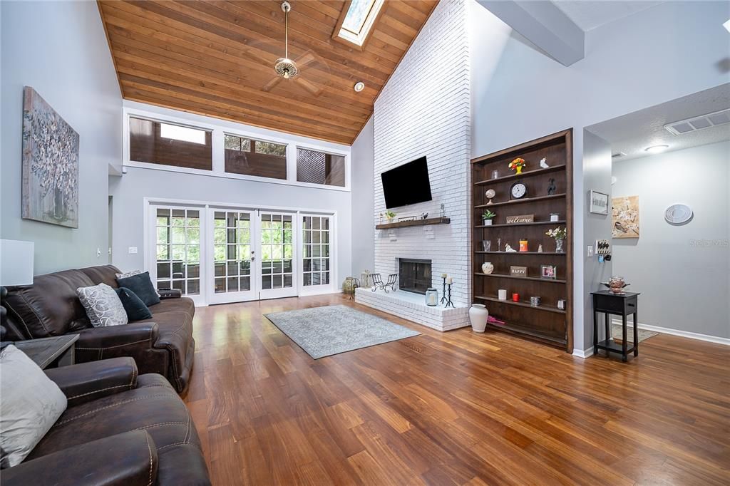 На продажу: $739,000 (4 спален, 2 ванн, 2500 Квадратных фут)