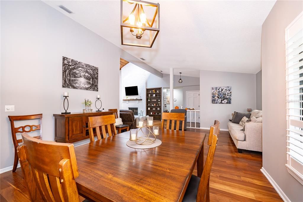 На продажу: $739,000 (4 спален, 2 ванн, 2500 Квадратных фут)