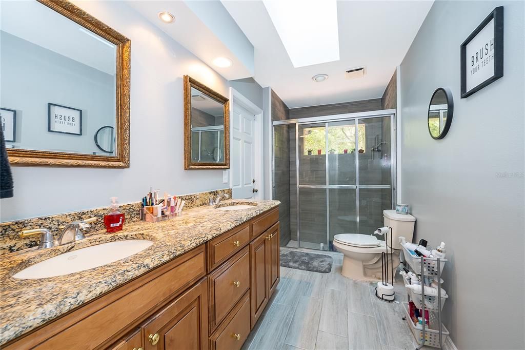 На продажу: $739,000 (4 спален, 2 ванн, 2500 Квадратных фут)