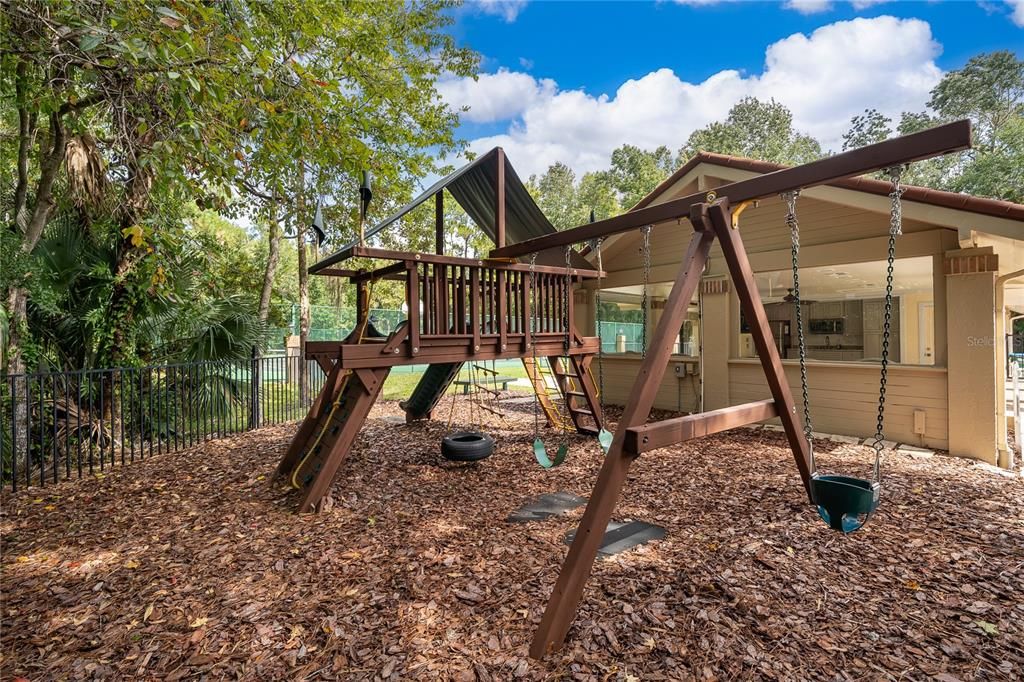 На продажу: $739,000 (4 спален, 2 ванн, 2500 Квадратных фут)