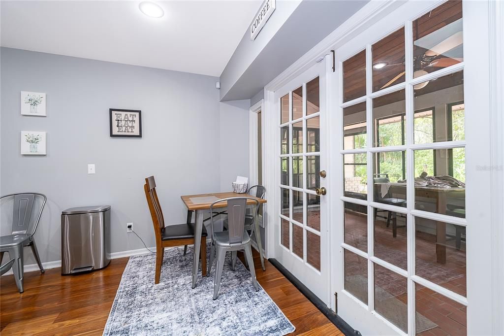 На продажу: $739,000 (4 спален, 2 ванн, 2500 Квадратных фут)