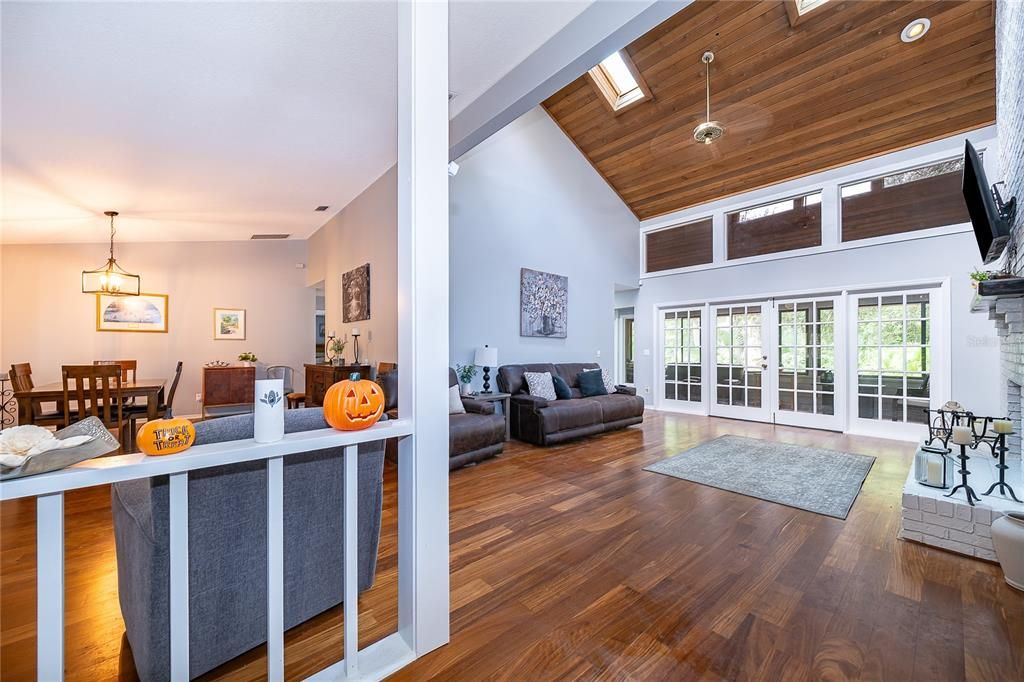 На продажу: $739,000 (4 спален, 2 ванн, 2500 Квадратных фут)