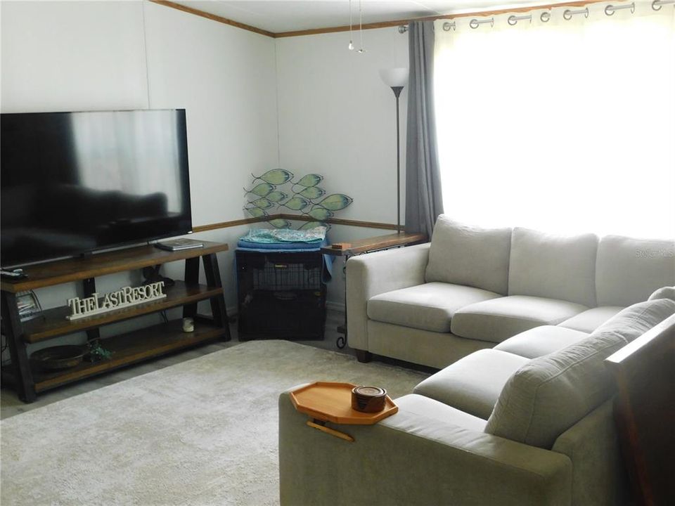 En Venta: $215,000 (4 camas, 2 baños, 1296 Pies cuadrados)