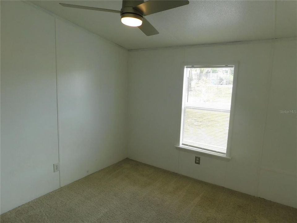 En Venta: $215,000 (4 camas, 2 baños, 1296 Pies cuadrados)