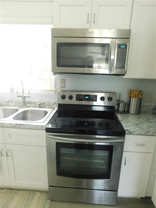 En Venta: $215,000 (4 camas, 2 baños, 1296 Pies cuadrados)