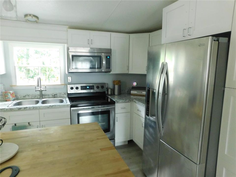 En Venta: $215,000 (4 camas, 2 baños, 1296 Pies cuadrados)