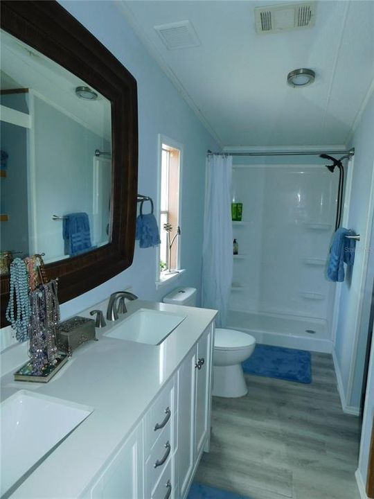 En Venta: $215,000 (4 camas, 2 baños, 1296 Pies cuadrados)