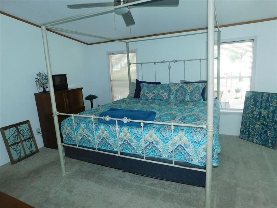 En Venta: $215,000 (4 camas, 2 baños, 1296 Pies cuadrados)