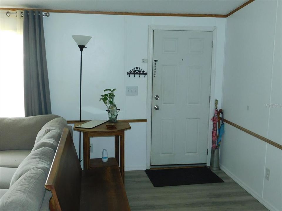 En Venta: $215,000 (4 camas, 2 baños, 1296 Pies cuadrados)