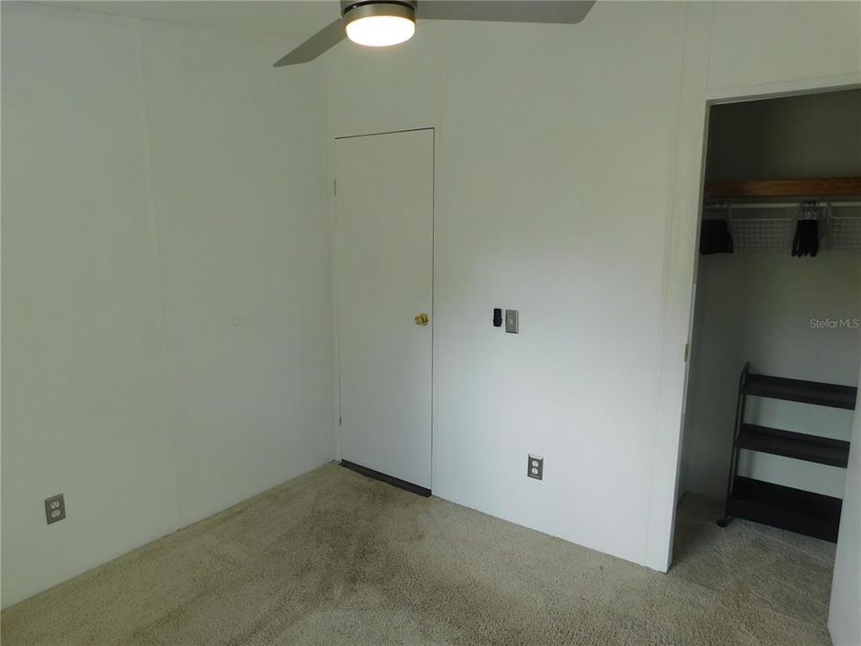 En Venta: $215,000 (4 camas, 2 baños, 1296 Pies cuadrados)