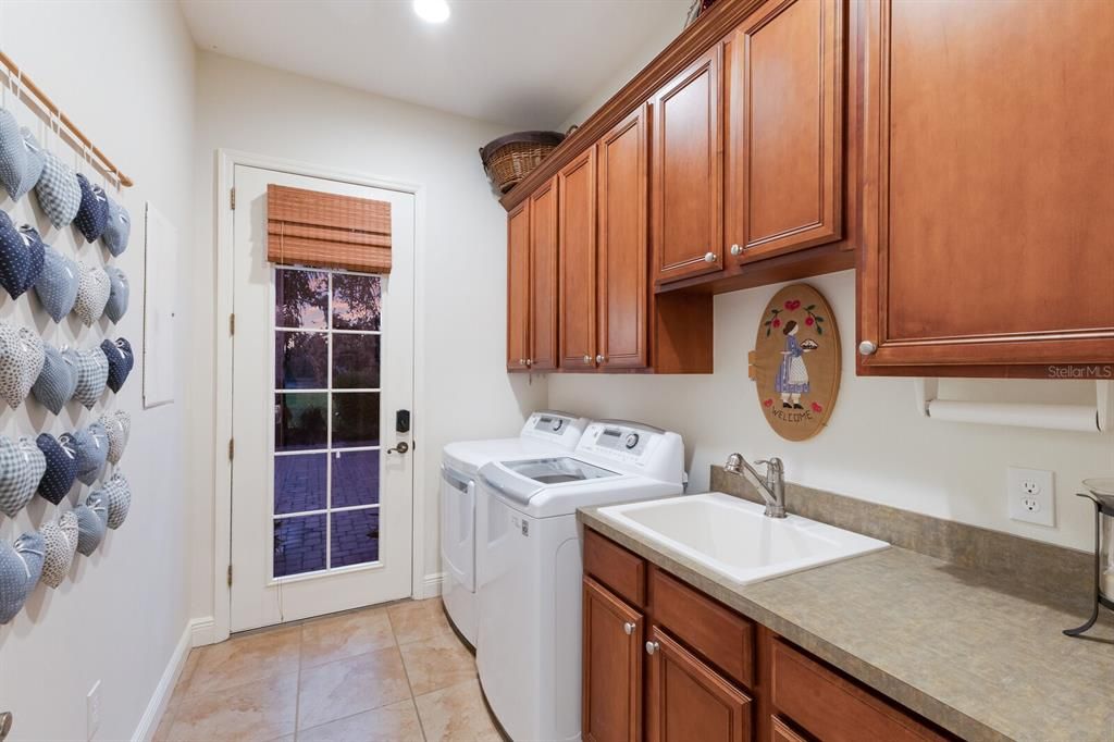 For Sale: $925,000 (3 beds, 3 baths, 3235 Square Feet)