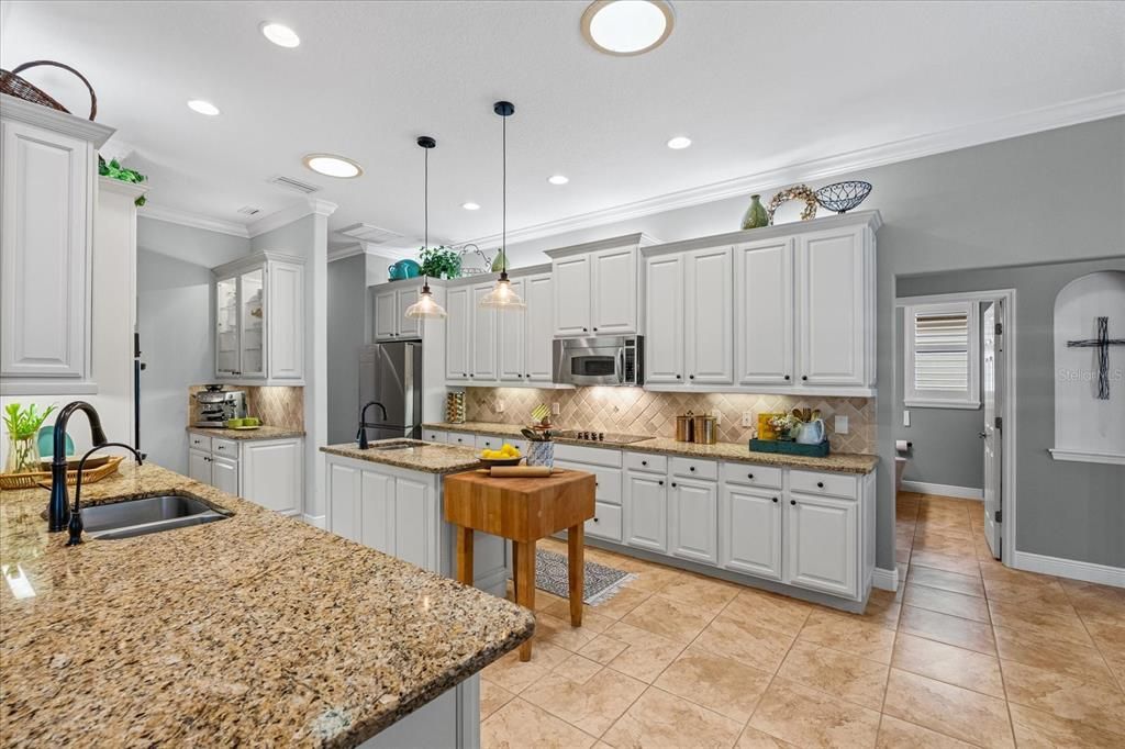 For Sale: $925,000 (3 beds, 3 baths, 3235 Square Feet)