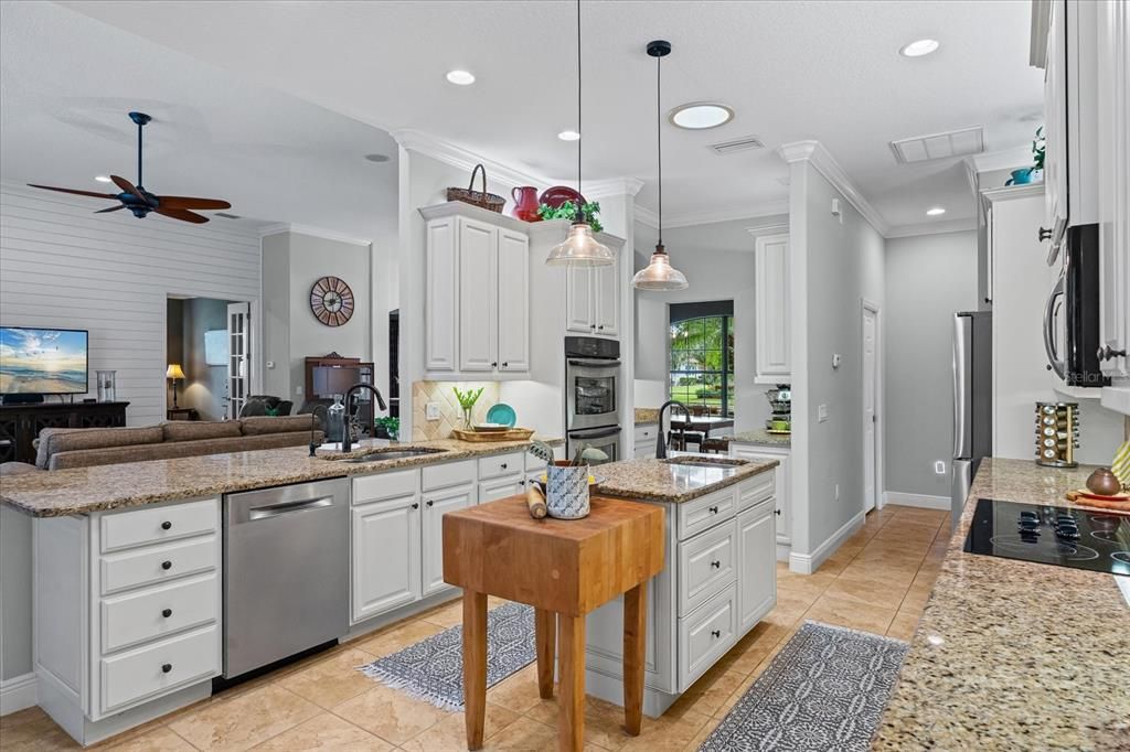 For Sale: $925,000 (3 beds, 3 baths, 3235 Square Feet)