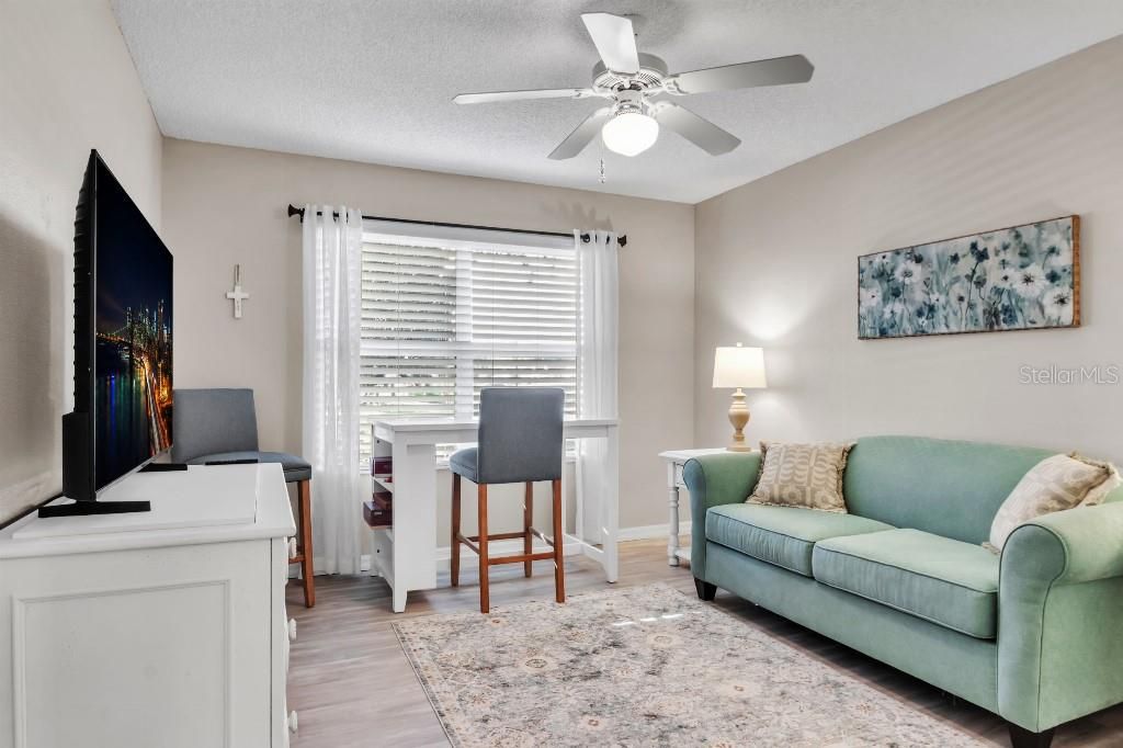 Active With Contract: $415,000 (3 beds, 2 baths, 1392 Square Feet)