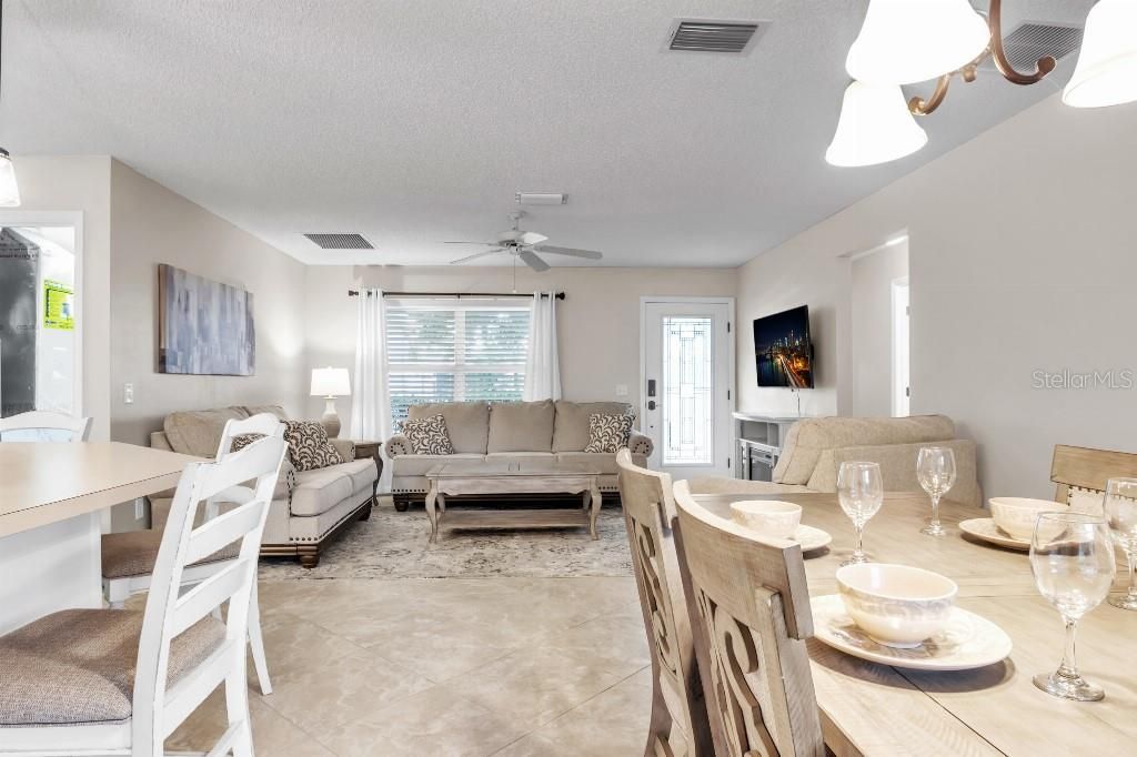 Active With Contract: $415,000 (3 beds, 2 baths, 1392 Square Feet)