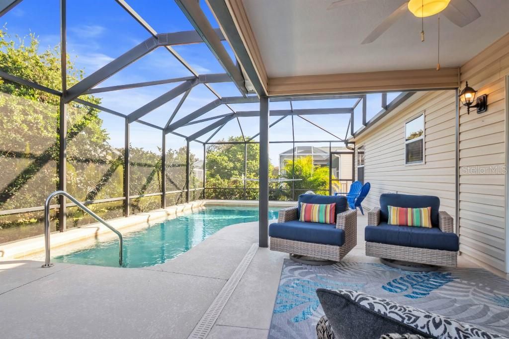 Active With Contract: $415,000 (3 beds, 2 baths, 1392 Square Feet)