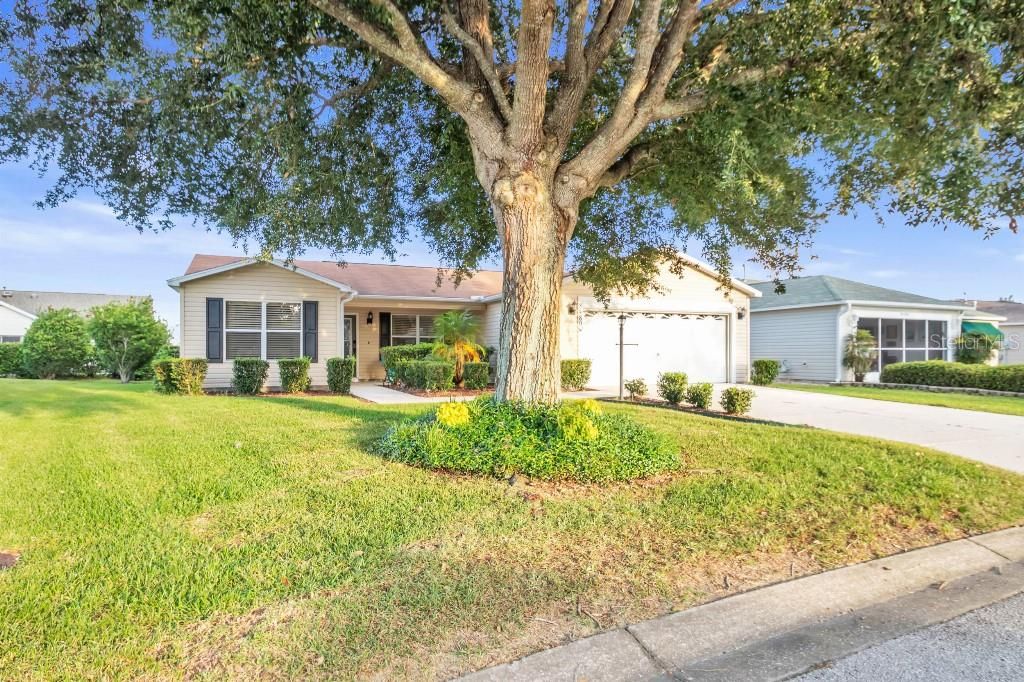 Active With Contract: $415,000 (3 beds, 2 baths, 1392 Square Feet)