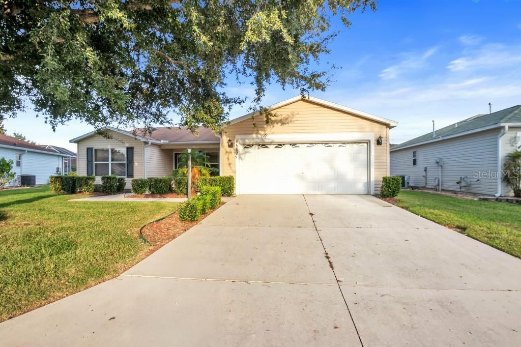 Active With Contract: $415,000 (3 beds, 2 baths, 1392 Square Feet)