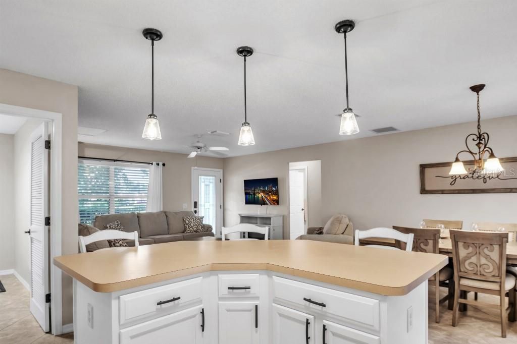 Active With Contract: $415,000 (3 beds, 2 baths, 1392 Square Feet)