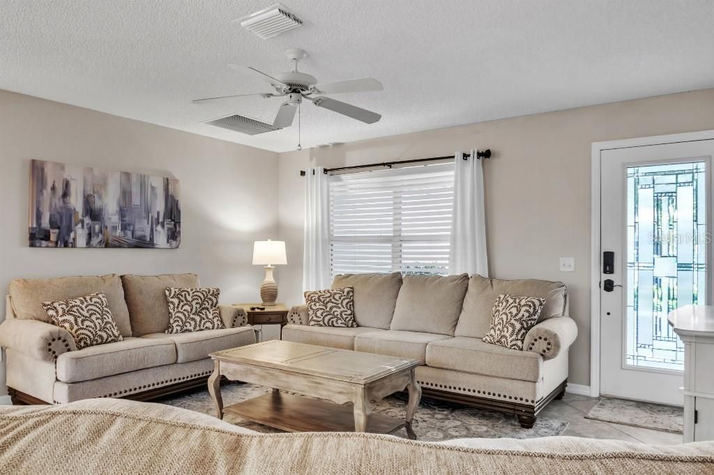 Active With Contract: $415,000 (3 beds, 2 baths, 1392 Square Feet)