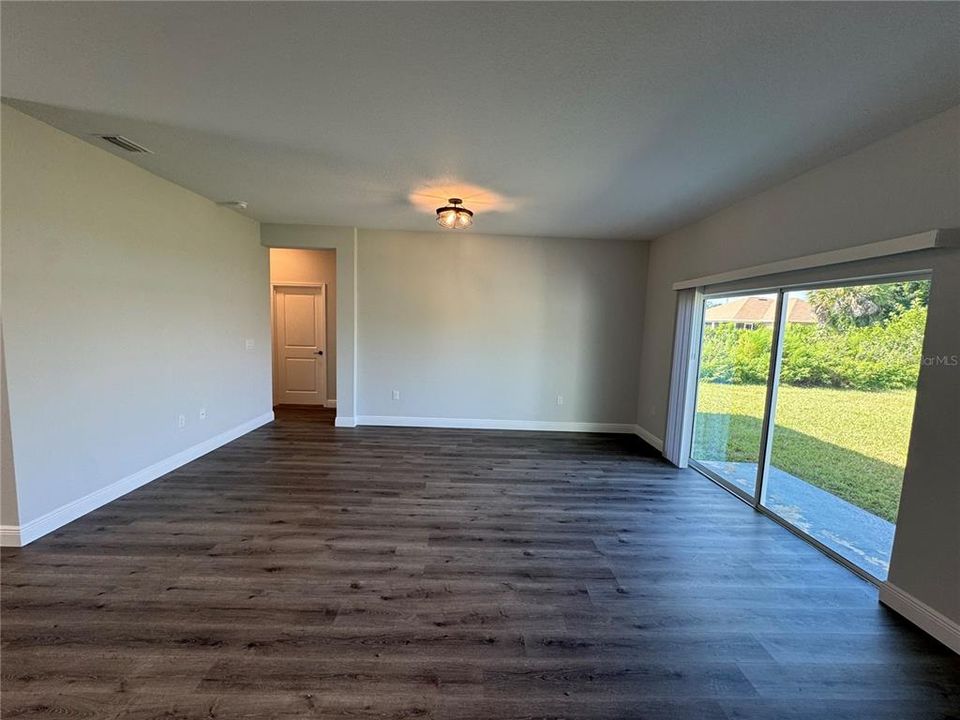 В аренду: $1,885 (4 спален, 2 ванн, 1606 Квадратных фут)