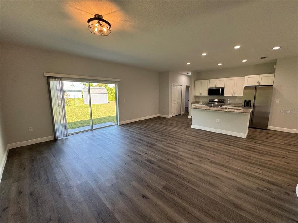 В аренду: $1,885 (4 спален, 2 ванн, 1606 Квадратных фут)