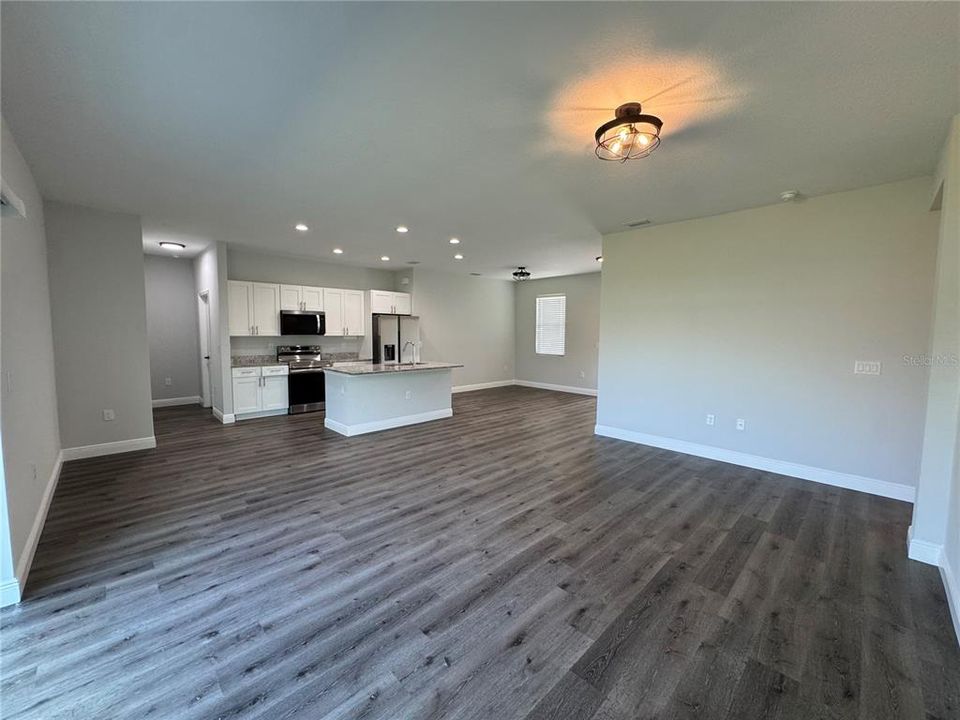 В аренду: $1,885 (4 спален, 2 ванн, 1606 Квадратных фут)