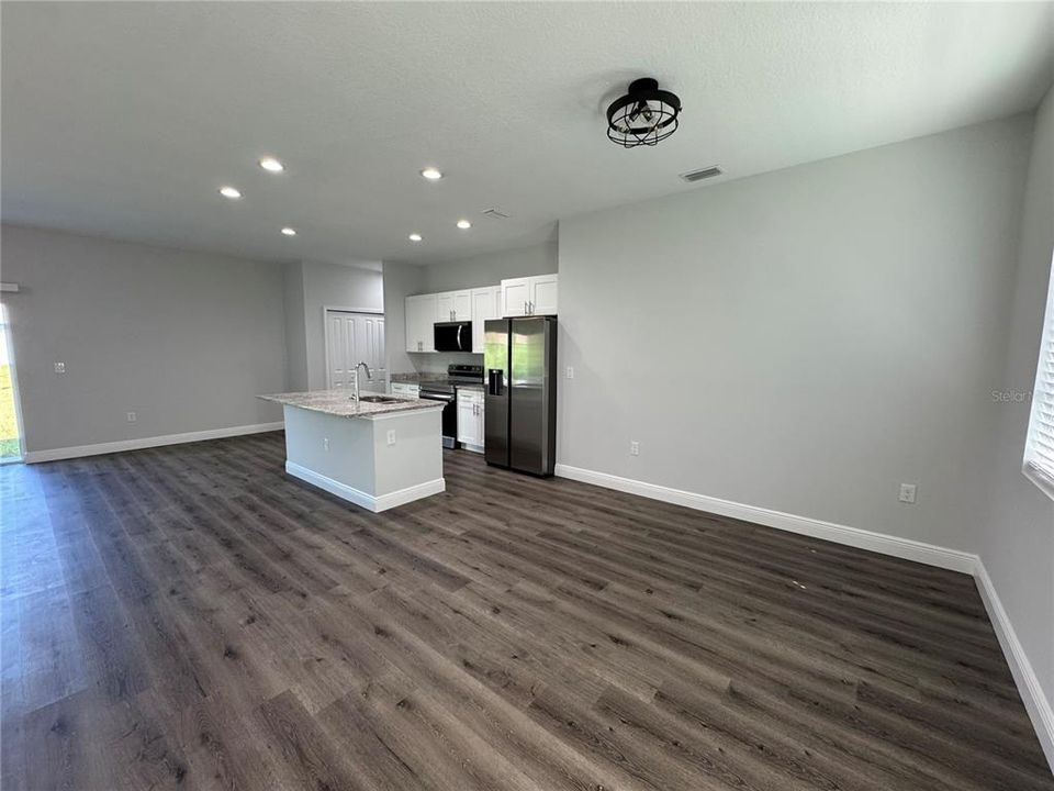 В аренду: $1,885 (4 спален, 2 ванн, 1606 Квадратных фут)