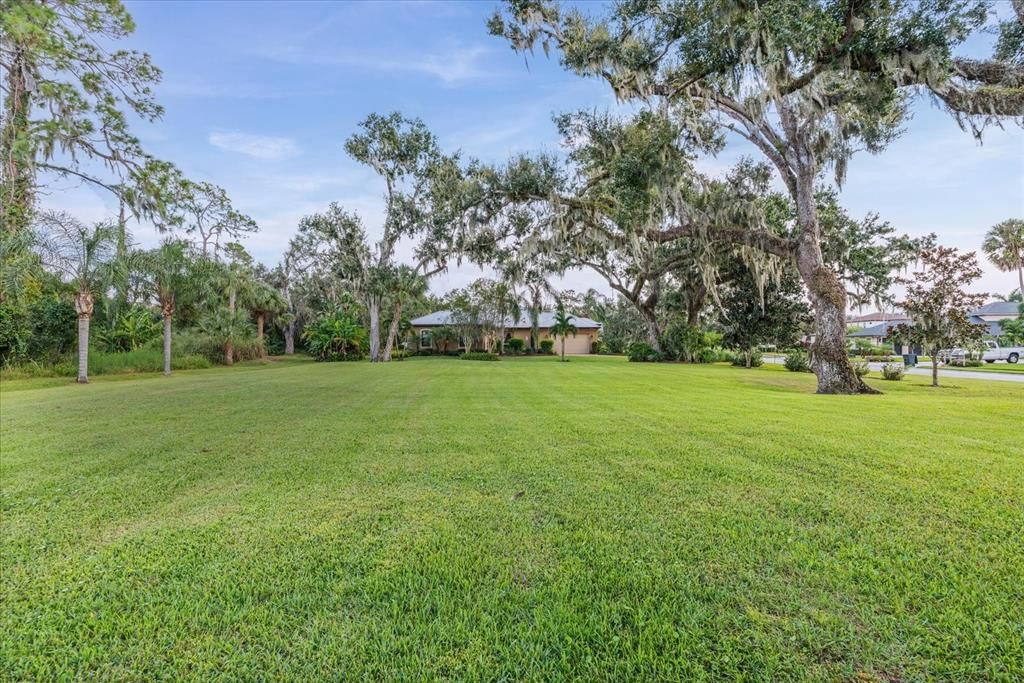 待售: $285,000 (0.53 acres)