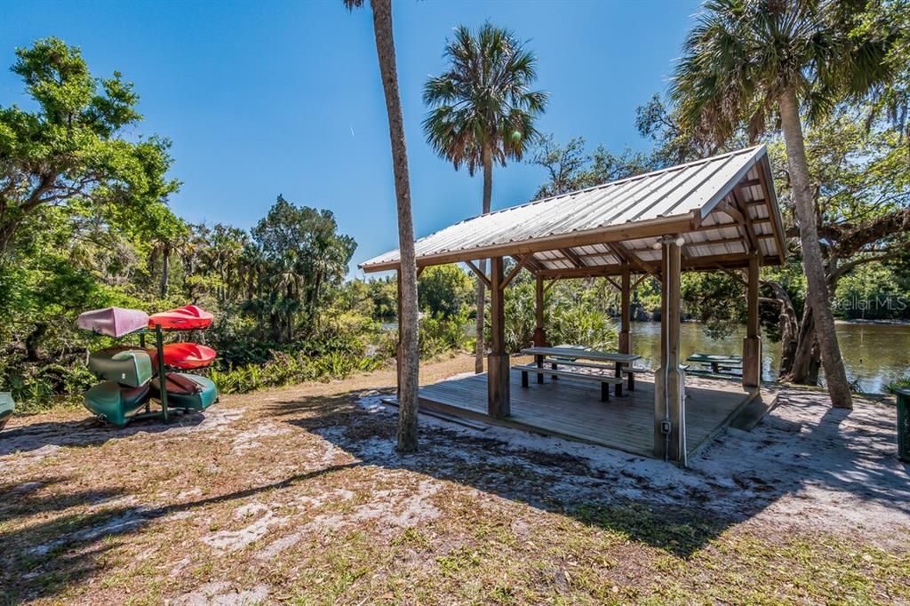 待售: $285,000 (0.53 acres)