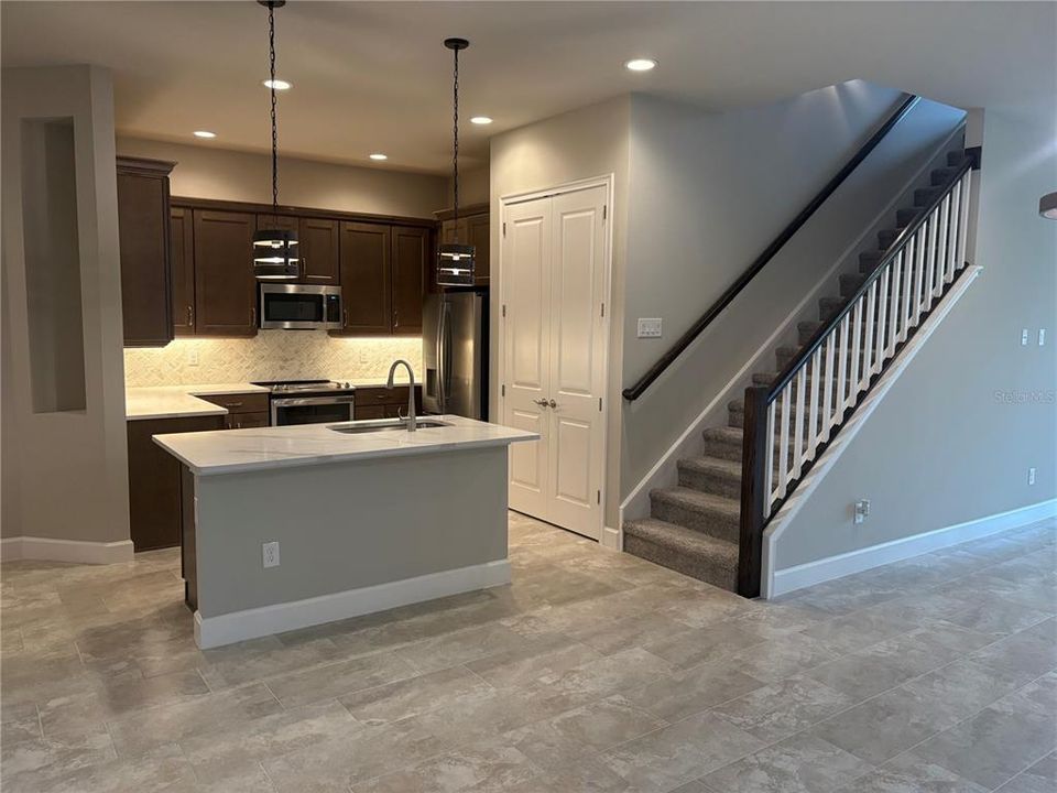 En Venta: $414,900 (3 camas, 3 baños, 2097 Pies cuadrados)