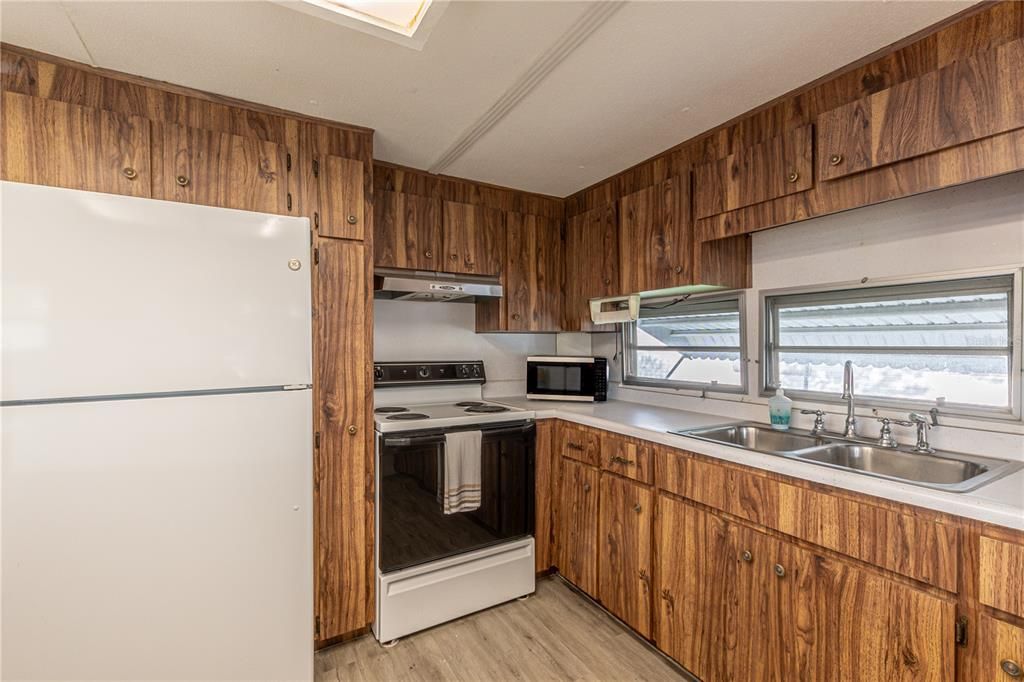 For Sale: $114,500 (2 beds, 2 baths, 960 Square Feet)