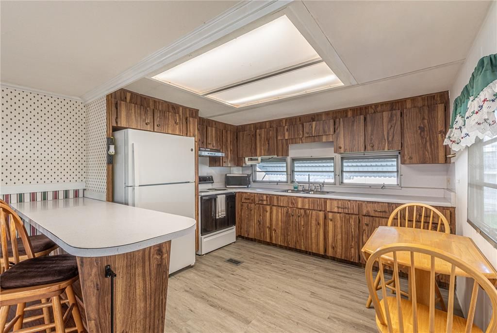 For Sale: $114,500 (2 beds, 2 baths, 960 Square Feet)