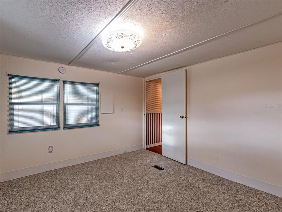 For Sale: $114,500 (2 beds, 2 baths, 960 Square Feet)