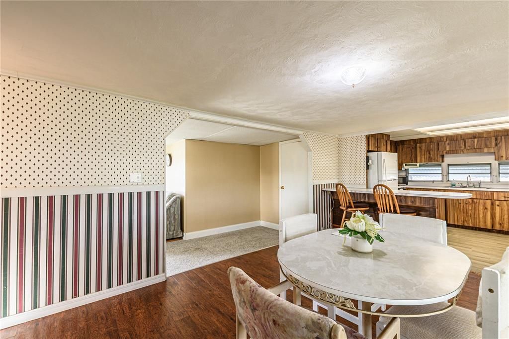 For Sale: $114,500 (2 beds, 2 baths, 960 Square Feet)