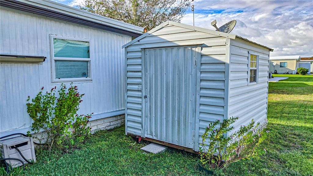 For Sale: $114,500 (2 beds, 2 baths, 960 Square Feet)