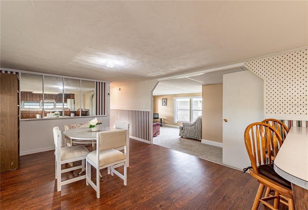 For Sale: $114,500 (2 beds, 2 baths, 960 Square Feet)