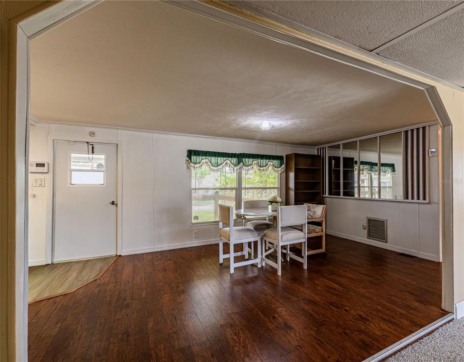 For Sale: $114,500 (2 beds, 2 baths, 960 Square Feet)